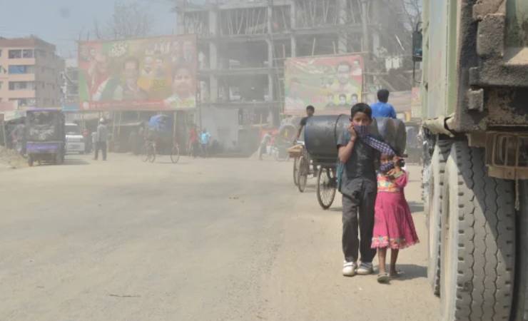 ছুটির দিনে দূষণ কমলেও ‘অস্বাস্থ্যকর’ ঢাকার বাতাস