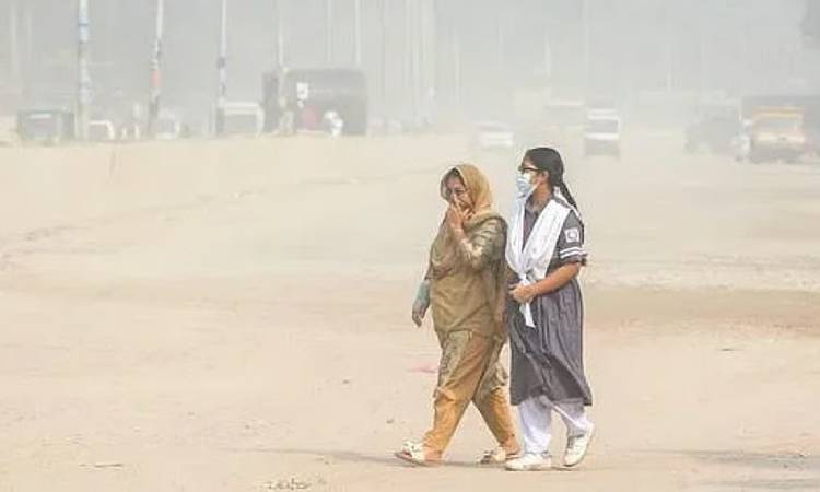 আজ বিশ্বের দূষিত শহরের তালিকায় দ্বিতীয় ঢাকা