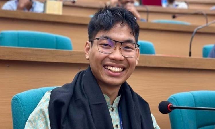 ডাকসু থেকে পদত্যাগের সিদ্ধান্ত সর্বমিত্র চাকমার