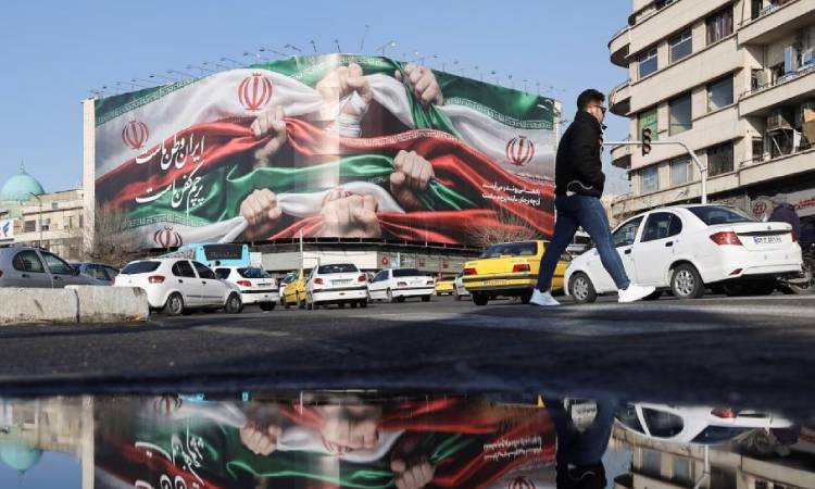 গণঅভ্যুত্থানের মুখ থেকে ফিরে আসা ইরানে চলছে ‘গণগ্রেফতার’