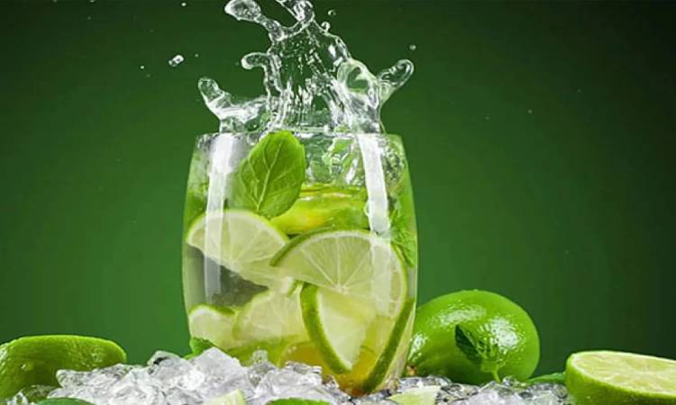 খালি পেটে লেবু পানি খাওয়ার উপকারিতা