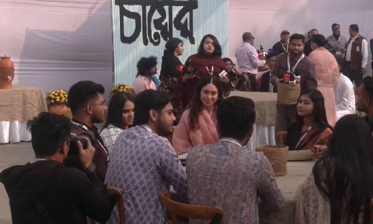 তরুণদের সঙ্গে জাইমা রহমানের চায়ের আড্ডা