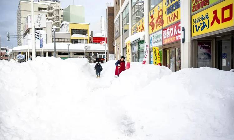 জাপানে ভারি তুষারপাতে ৩০ জনের প্রাণহানি