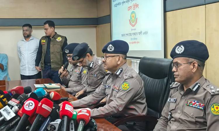 ‘ঢাকায় ঝুঁকিপূর্ণ ৩৭ ভোটকেন্দ্র, প্রতিটি নিয়ন্ত্রণে থাকবে ৭ পুলিশ’