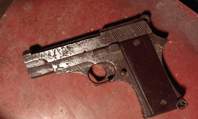 কালীগঞ্জে পরিত্যক্ত অবস্থায় বিদেশি পিস্তল উদ্ধার