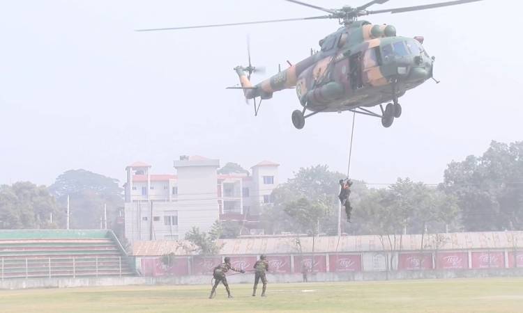 নির্বাচনে উদ্ভুত পরিস্থিতি মোকাবিলায় কুড়িগ্রামে সেনাবাহিনীর বিশেষ মহড়া