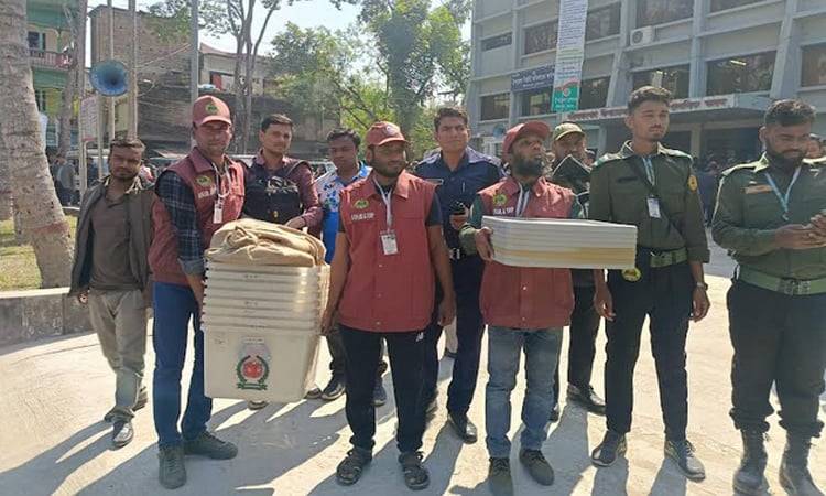 চুয়াডাঙ্গার দুই আসনে নির্বাচনী সামগ্রী বিতরণ
