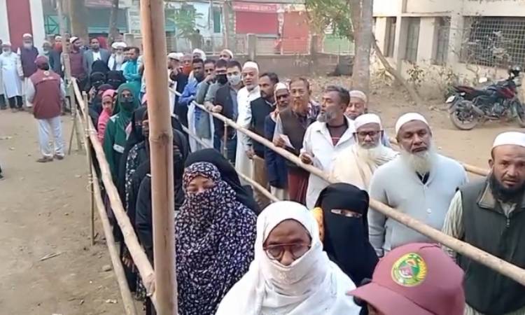 ব্রাহ্মণবাড়িয়ায় উৎসবমুখর পরিবেশে চলঝে ভোটগ্রহণ