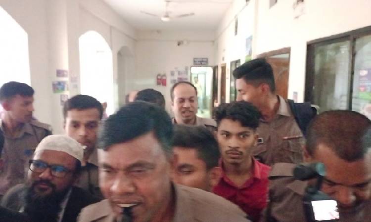 ধানমন্ডি-৩২ নম্বরে ফুল দিতে যাওয়ার অভিযোগে গ্রেফতার ৩ যুবক কারাগারে