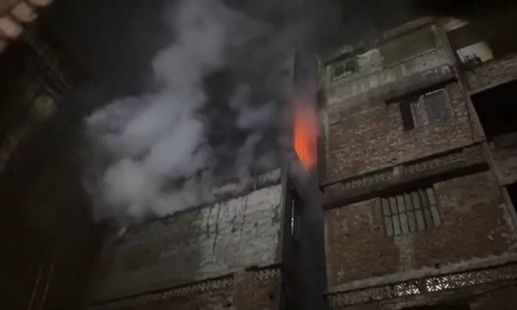 পুরান ঢাকায় জুতার কারখানায় আগুন