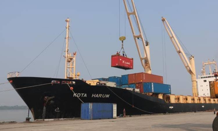 ৭ মাসে মোংলা বন্দরে ভিড়ল ৩১ বিদেশি জাহাজ, ২১ হাজার ৬৫১ কন্টেইনার হ্যান্ডলিং