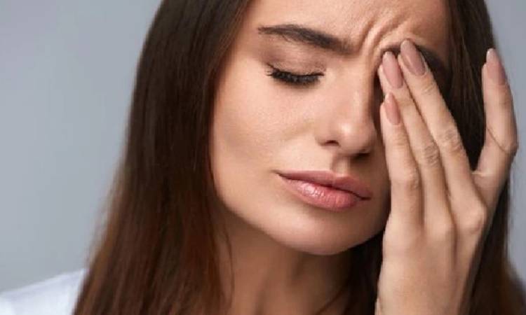 চোখের পাতা লাফায় কেন, কিসের ইঙ্গিত