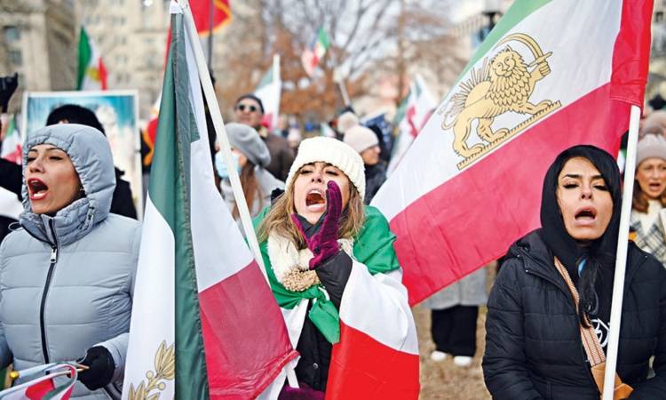 ফের সরকারবিরোধী বিক্ষোভে উত্তাল ইরান