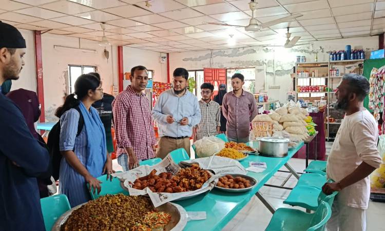 শেকৃবিতে হলের খাবারের মান যাচাইয়ে সিওয়াইবি ও প্রশাসনের যৌথ অভিযান