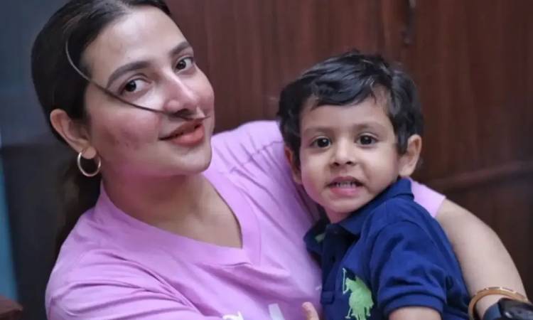 ঘুরতে গিয়ে দুবাইয়ে আটকা শুভশ্রী