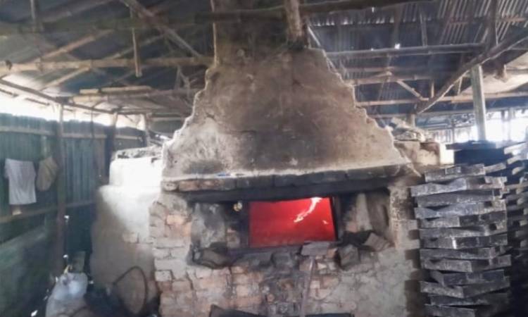 নন্দীগ্রামে ভ্রাম্যমাণ আদালতের অভিযান, চানাচুর কারখানায় জরিমানা