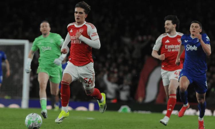 এভারটনকে হারিয়ে শিরোপার পথে আরও এক ধাপ এগুলো আর্সেনাল