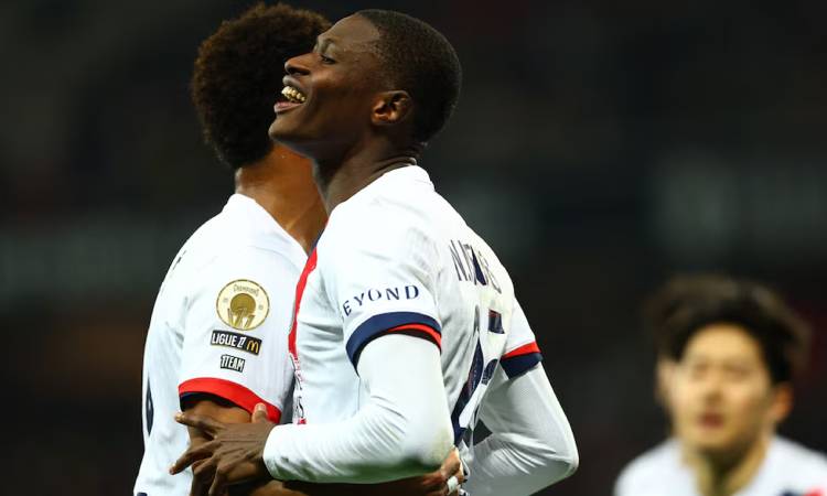 নুনো মেন্দেসের জাদুতে শীর্ষে ফিরলো পিএসজি