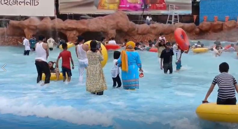 আনন্দের ঢেউ লেগেছে আশুলিয়ার থিম প্যার্ক বিনোদনকেন্দ্রে