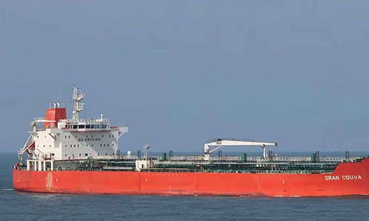 ৩০ হাজার টন জ্বালানি তেল নিয়ে এলো জাহাজ