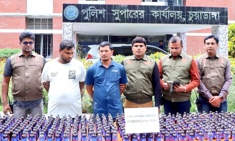 চুয়াডাঙ্গায় ৫৭৬ বোতল ফেয়ারডিলসহ আটক ২, গাড়ি জব্দ
