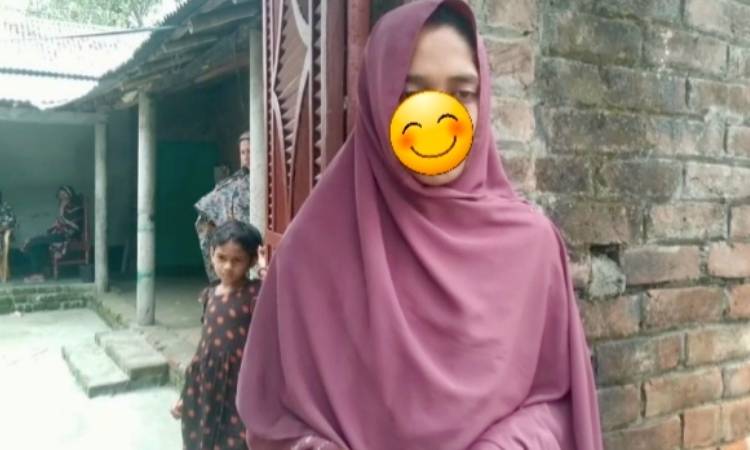 বিরামপুরে বিয়ের দাবীতে কলেজ শিক্ষার্থী অনশন