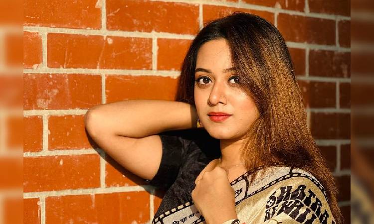 ‘বিদায়’ দিয়ে ফিরছেন দীঘি