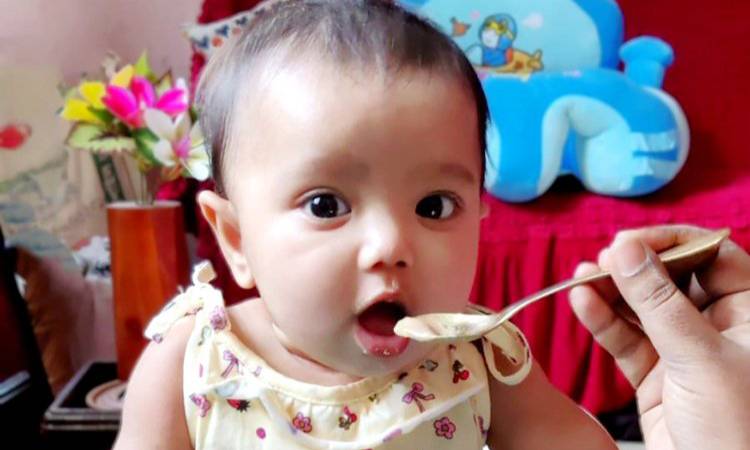 শিশুকে কখন কি খাওয়ানো যাবে, কতটুকু দেব?