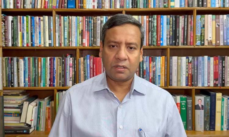 ড. ইউনূস এখন সারা দুনিয়ায় পচে গেছেন
