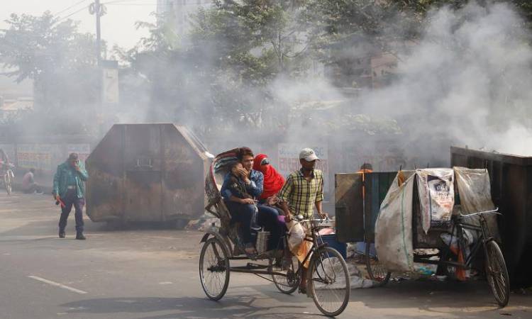 আজ বায়ুদূষণের শীর্ষে দিল্লি, ‘অস্বাস্থ্যকর’ ঢাকা