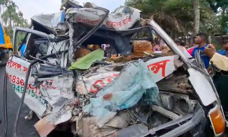 ফরিদপুরে বাস-অ্যাম্বুলেন্স সংঘর্ষ, নিহত ৫
