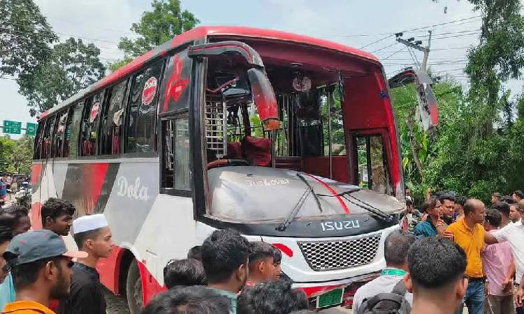 গোপালগঞ্জে মোটরসাইকেলে বাসের ধাক্কা, নিহত ৫