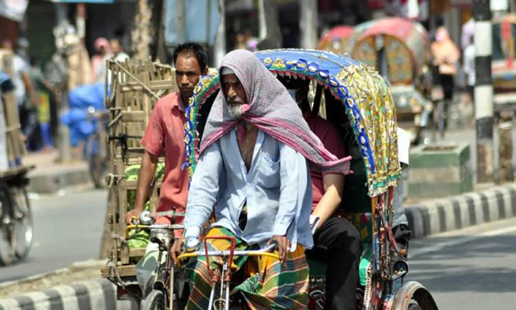 তাপে পুড়ছে ৪০ জেলা, হাঁসফাঁস জনজীবন