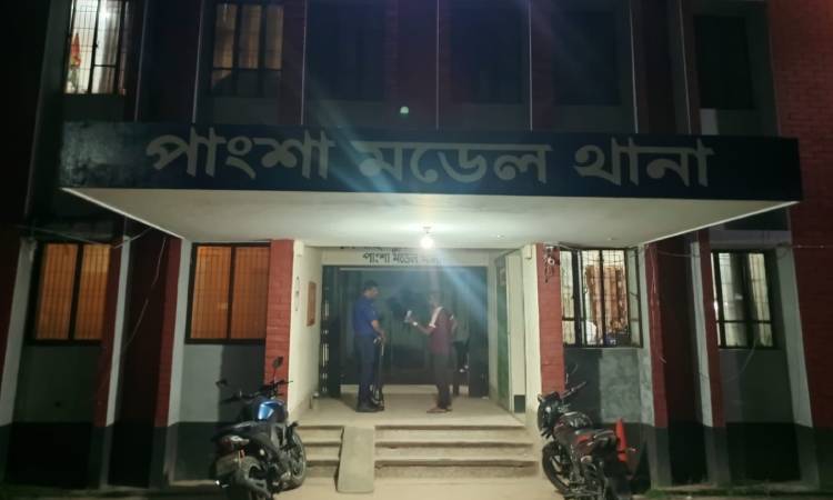 আম খাওয়ানোর কথা বলে শিশুকে ধর্ষণচেষ্টা