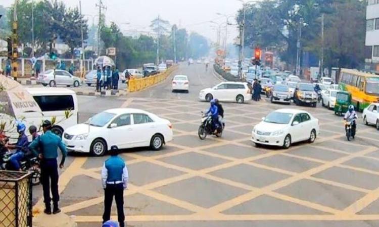 ট্রাফিক আইন লঙ্ঘনে একদিনে ডিএমপির ১৬৯৬ মামলা
