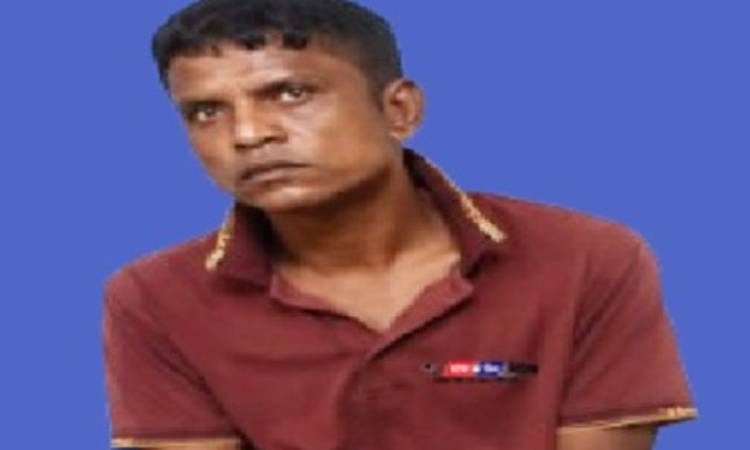 স্বামীকেভেবে অন্ধকারে যুকের সঙ্গে গৃহবধূর অন্তরঙ্গ, যুবক আটক