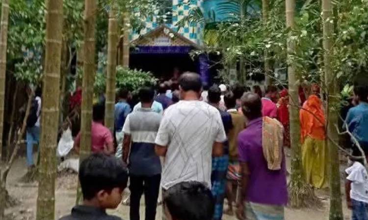 মসজিদে নামাজরত প্রবাসীকে কুপিয়ে হত্যা