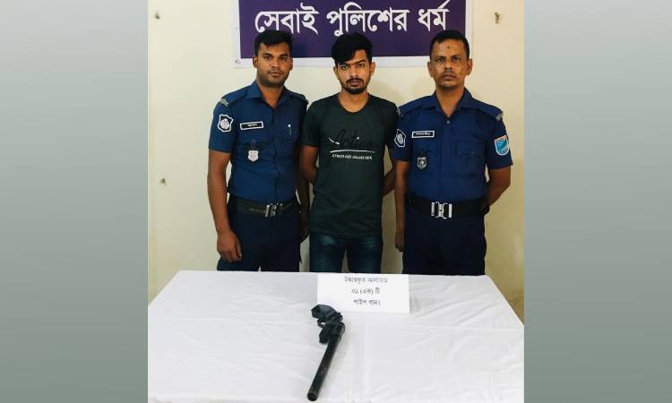 পাংশায় টয়লেটের লুকানো অস্ত্রসহ ৩ মামলার আসামি গ্রেফতার