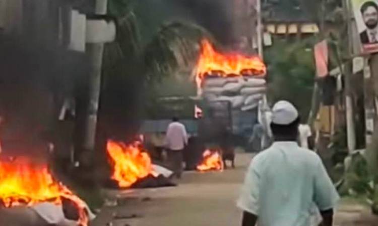 শ্রীমঙ্গলে তুলাভর্তি ট্রাকে ভয়াবহ অগ্নিকাণ্ড