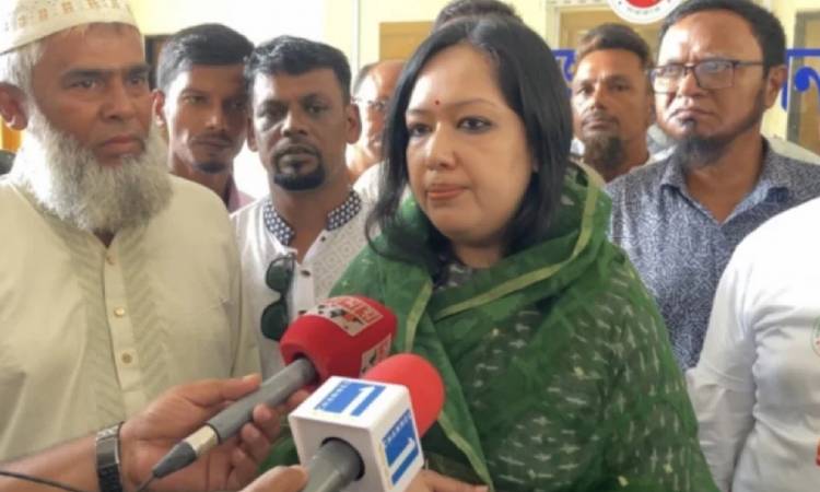 শেখ হাসিনার দেশে ফিরতে আইনি বাধা নেই: রুমিন ফারহানা