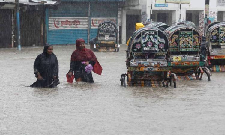 ‌‘বন্যা ও পাহাড়ধসে চার জেলায় ৩০ জনের মৃত্যু’