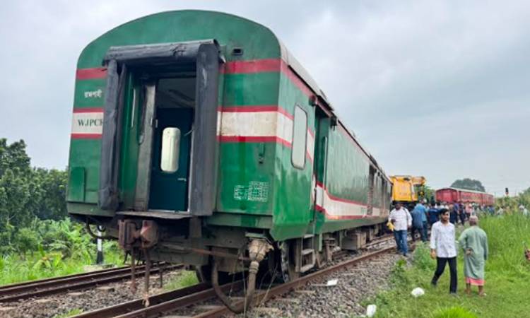 লাইনচ্যুত বগি উদ্ধার, ঢাকার সঙ্গে উত্তরাঞ্চলের যোগাযোগ স্বাভাবিক