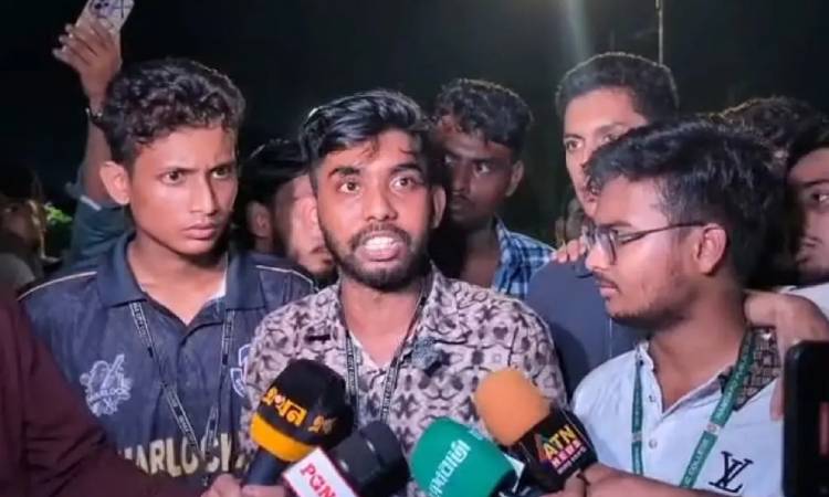 বুধবার পরীক্ষা হলে শিক্ষা মন্ত্রণালয় অভিমুখে লংমার্চের ঘোষণা