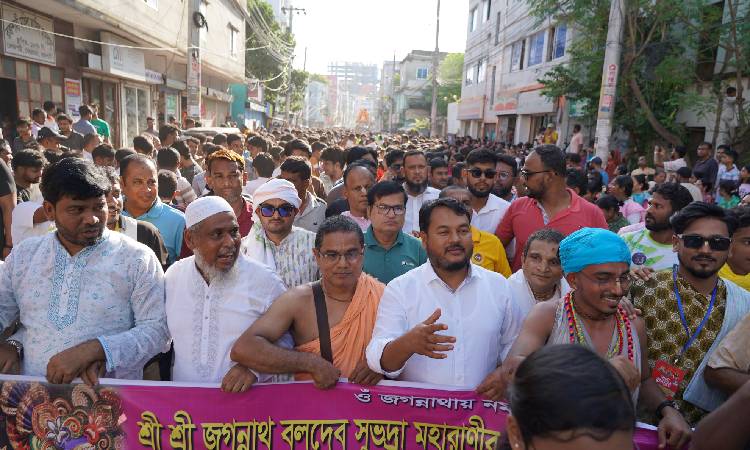 রাজশাহীতে উৎসবমুখর পরিবেশে ঐতিহ্যবাহী রথযাত্রা শুরু