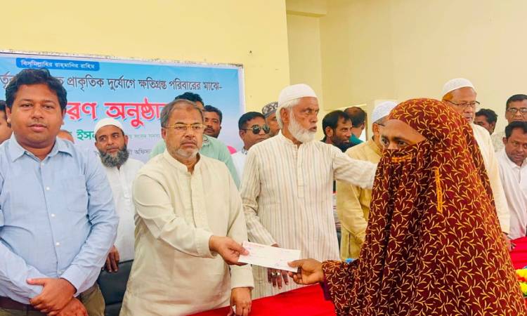 সিংড়ায় দুর্যোগে ক্ষতিগ্রস্ত ১২৬ পরিবার পেল ৭ লাখ টাকার অনুদান