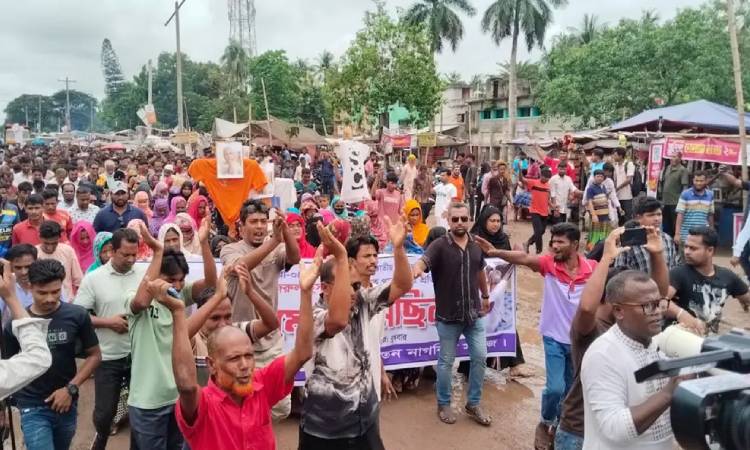 ভিডিও বিতর্ক: জামায়াত এমপির বিরুদ্ধে শ্যামনগরে ঝাড়ু মিছিল-বিক্ষোভ