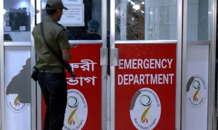 ভাটারায় গ্যাস লাইন লিকেজ থেকে বিস্ফোরণে দগ্ধ ২ জনের মৃত্যু