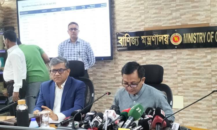 চলতি অর্থবছরে রপ্তানি ঊর্ধ্বমুখী হবে, আশাবাদী সরকার
