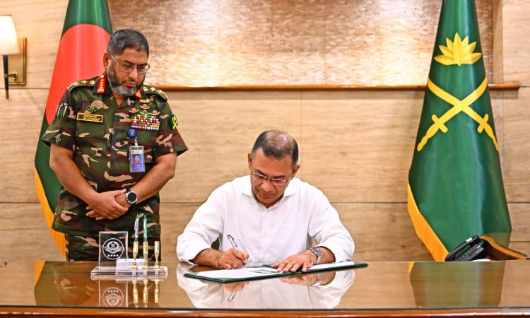 আধুনিক ও প্রযুক্তিনির্ভর সেনাবাহিনী গড়তে সরকার বদ্ধপরিকর : প্রধানমন্ত্রী