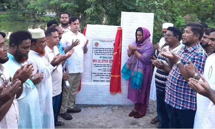 নন্দীগ্রামে আরসিসি রাস্তা নির্মাণ কাজের উদ্বোধন